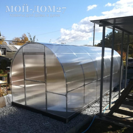 Теплица Трубная 2,5х6 метров с поликарбонатом | Мой-Дом27 | Каркас изготовлен из оцинкованной замкнутой трубы 20*20 мм.<br>
 <b>Ширина - 2,5 метра.</b> Высота - 2,15 метра. Длина - 6 метров.<br>
 Выдерживаемая снеговая нагрузка - 100 кг/м2. Выдерживаемая ветровая нагрузка - до 22 м/с. <br>
 Расстояние между дугами 1 метр. <b>Толщина металла дуг 1,2 мм.</b> Ширина двери 0,96 метра.<br>